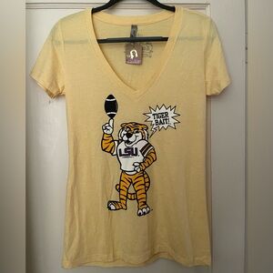 Anna Dean New Orleans: LSU Women’s Deep V